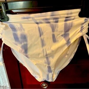 NWOT- Womens Calia Carrie Underwood swim suit bottoms size XS. Beautiful colors